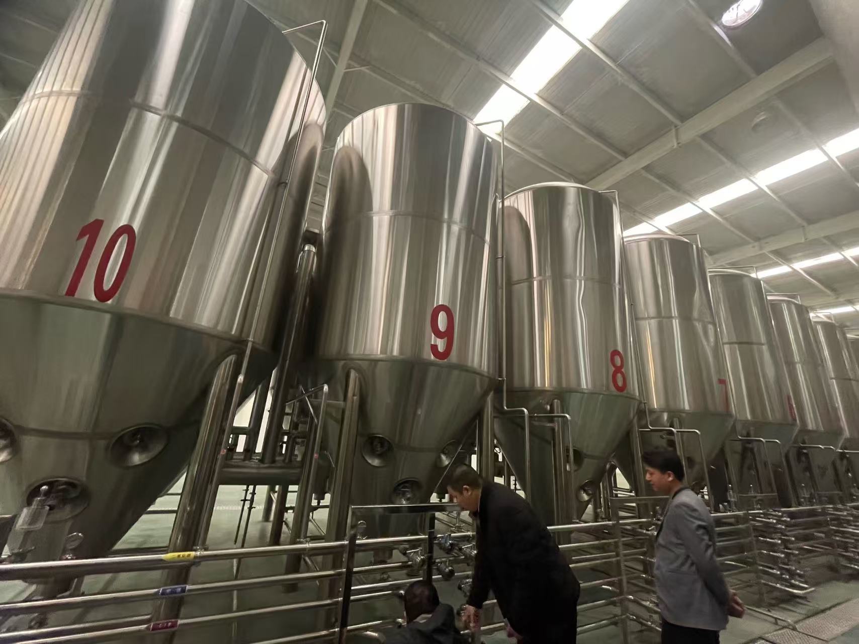 海珠精酿啤酒设备厂—平面布置、设备设计、制造、调试、培训等一条龙服务